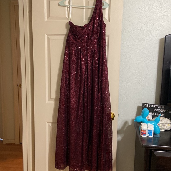 David’s Bridal Sequin One shoulder Dress - Picture 3 of 10